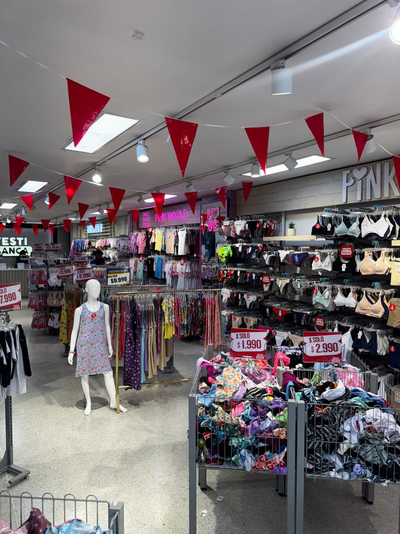 Interior de la tienda Vesti Ganga en el Centro de Medellín